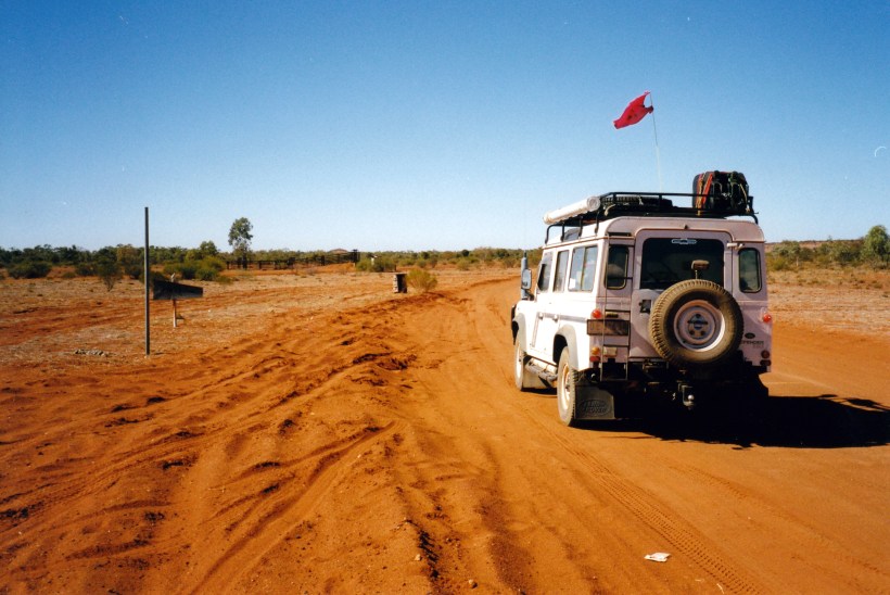 08-13-1999 01 Rodinga ruins and flying the flag.jpg