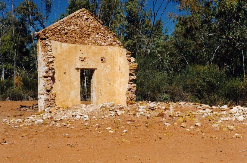 08-13-1999 06 ruin govt depot alice well.jpg