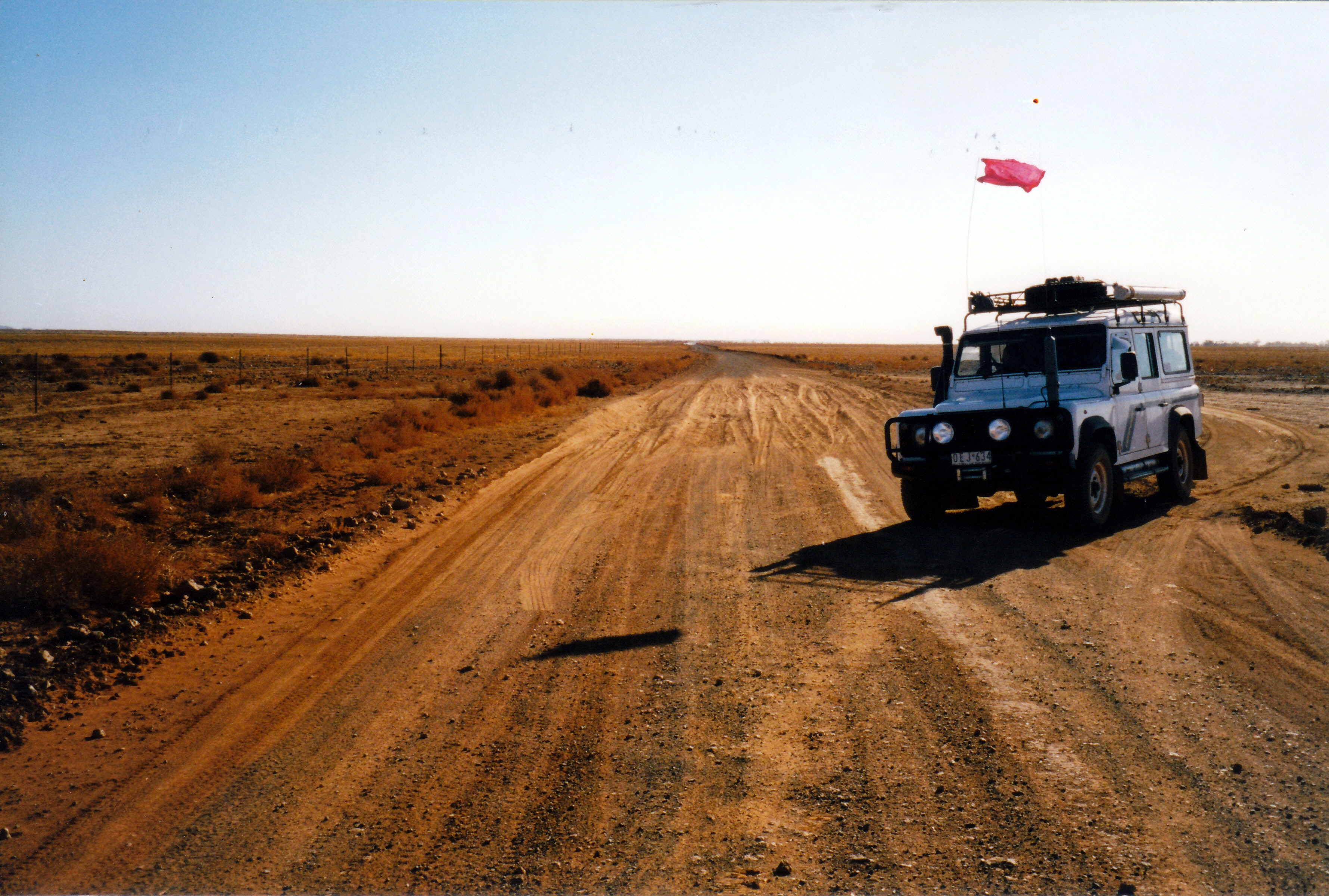 08-13-1999 12 bulldust Finke Mt Dare rd
