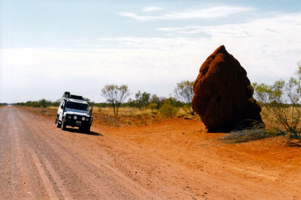 08-23-1999 02  Plenty Hwy big termite mound.jpg