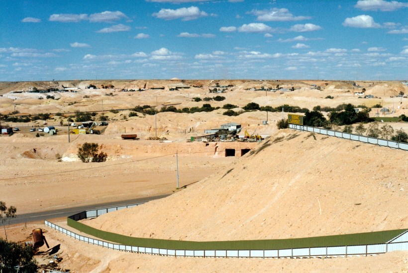 09-01-1999 20 Coober Pedy scene