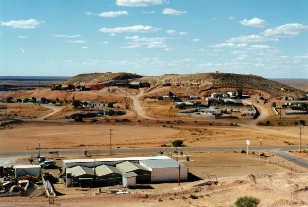 09-02-1999 19  coober pedy oval.jpg