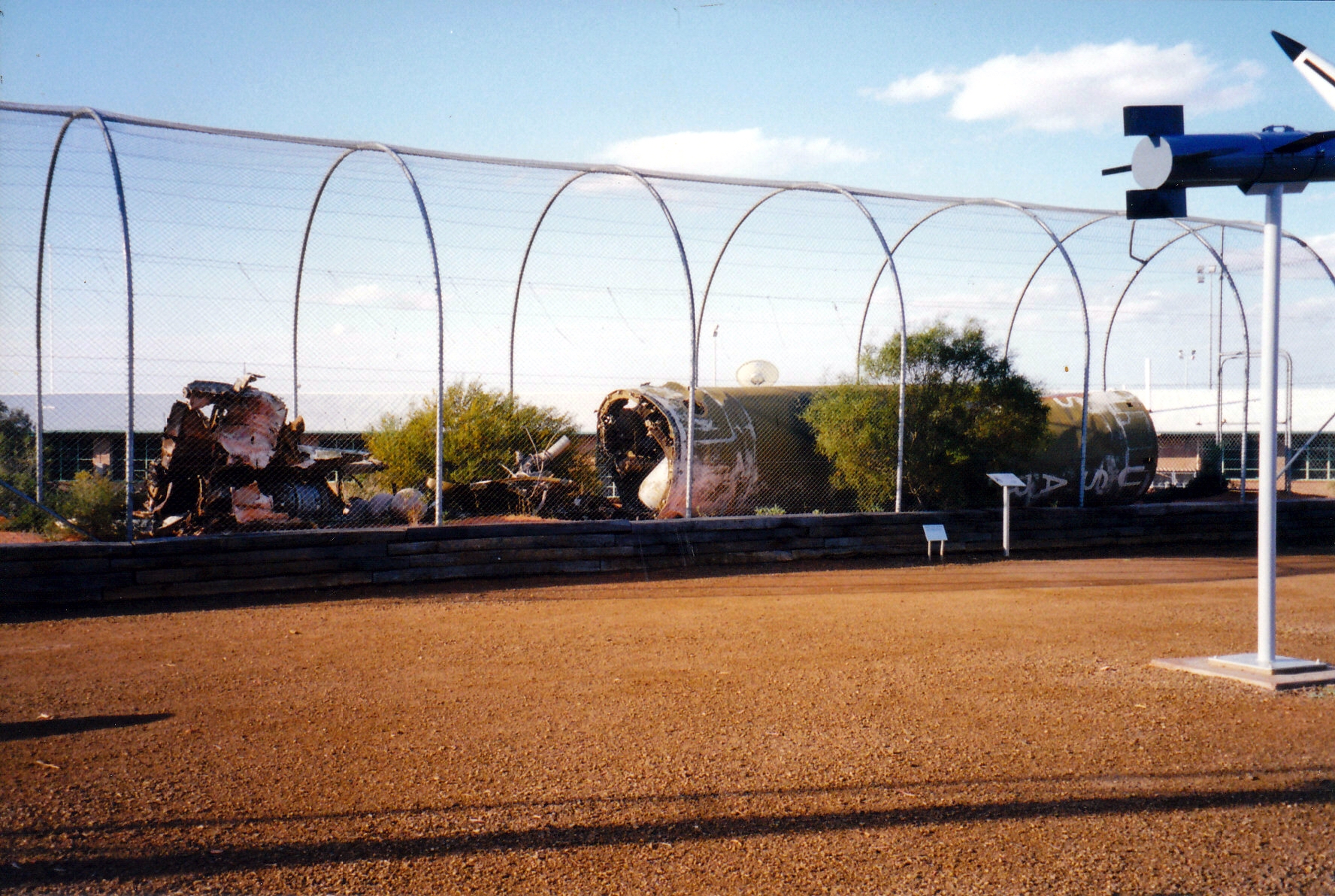 09-04-1999 remains first rocket for satellite.jpg