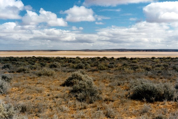 09-05-1999 01  Lake Everard by Kingoonya rd.jpg