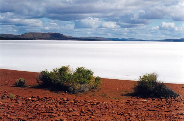 09-06-1999 05  lake gairdner.jpg