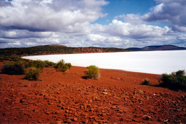 09-06-1999 12  Lake Gairdner panorama 1.jpg