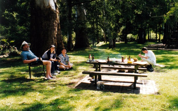 10-17-1999 healesville lunch.jpg