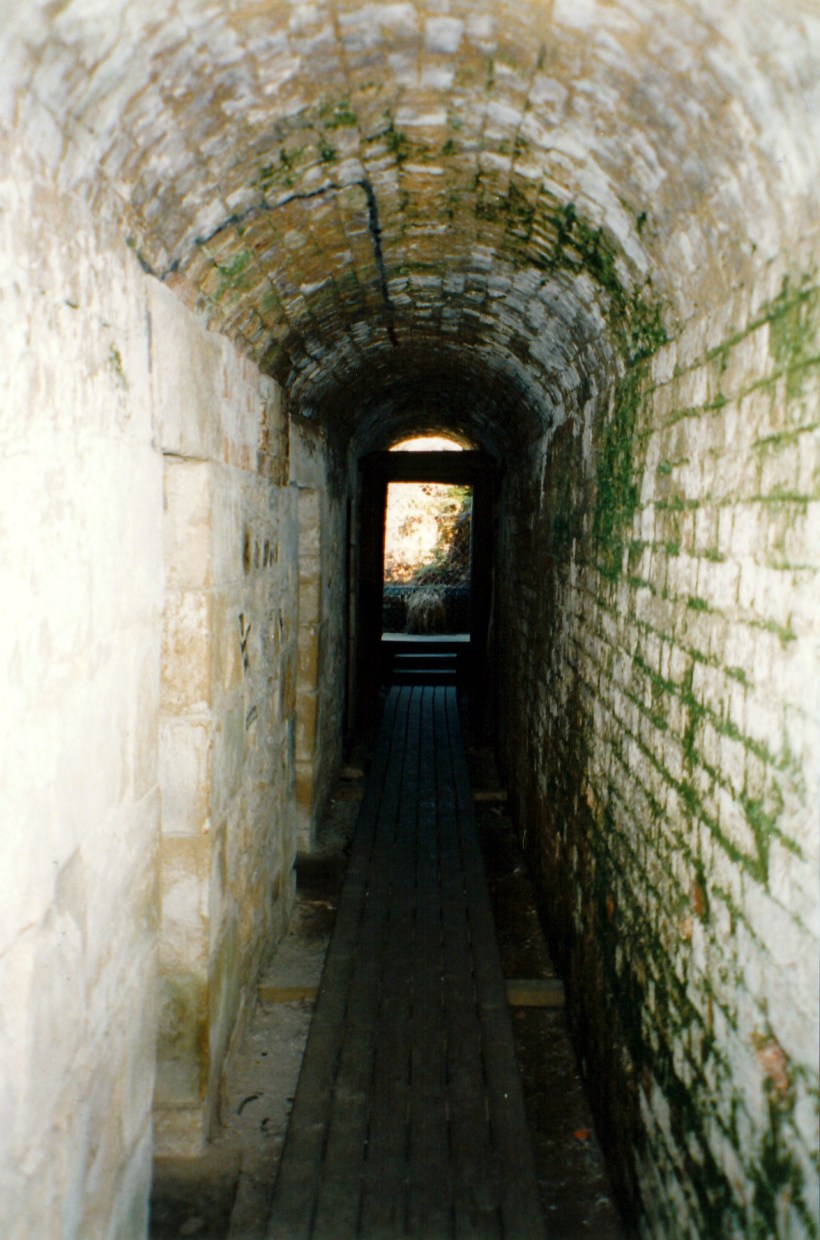 11-24-1999 cell block saltwater ruins.jpg