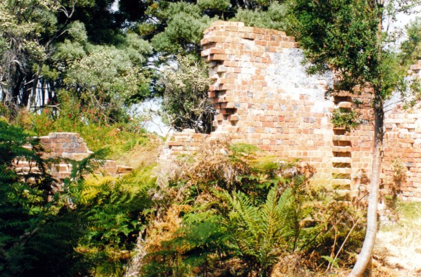 02-06-2000 04 Fishers pt pilot stn ruins