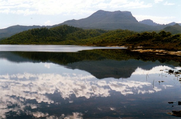 02-18-2000 06  lake pedder at edgar dam.jpg