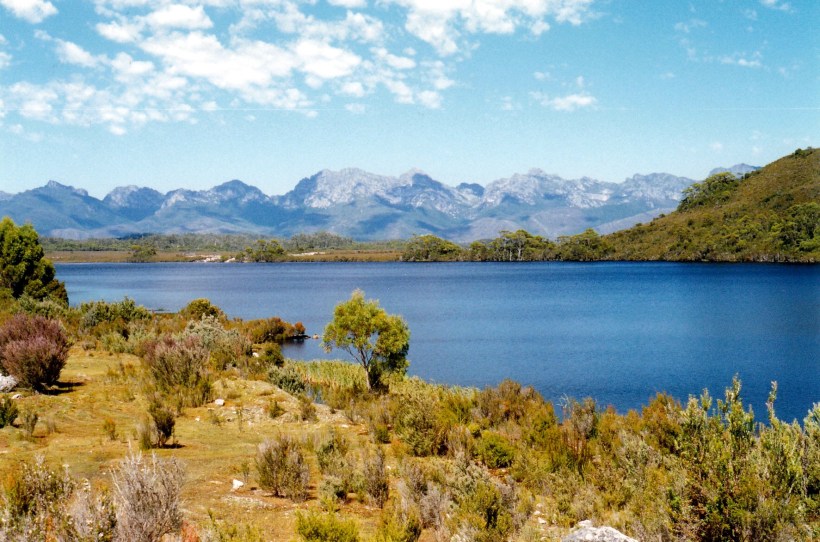 02-18-2000 07 lake pedder at scotts pk lo