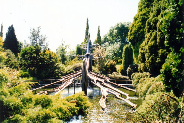 11-18-1999 french fountain, wood.jpg