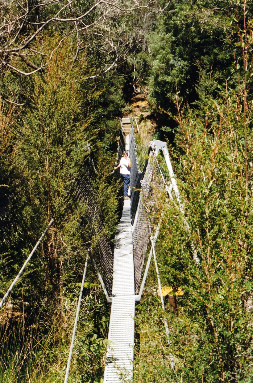 02-24-2000 franklin r crossing f cap tk