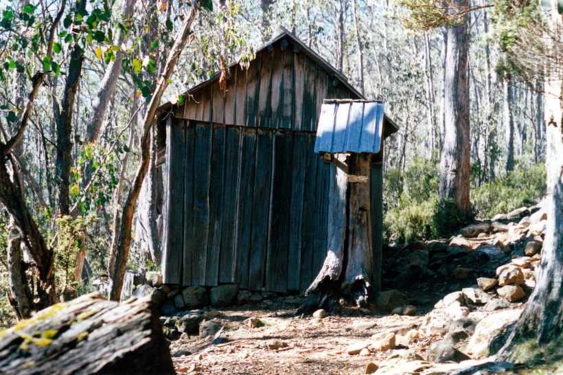 04-07-2000 03 trappers hut