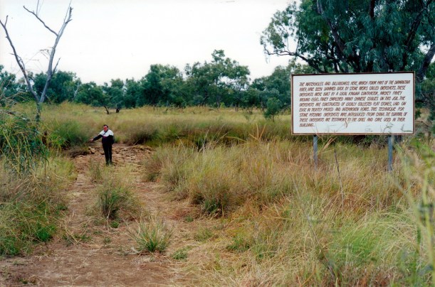 06-06-2000 overshot weir on Diamantina.jpg