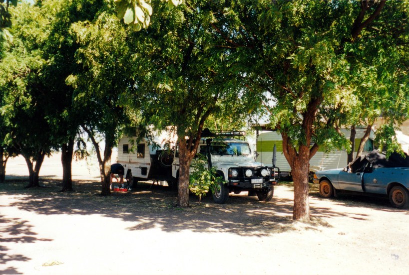 06-20-2000 Top Springs caravan facility.jpg