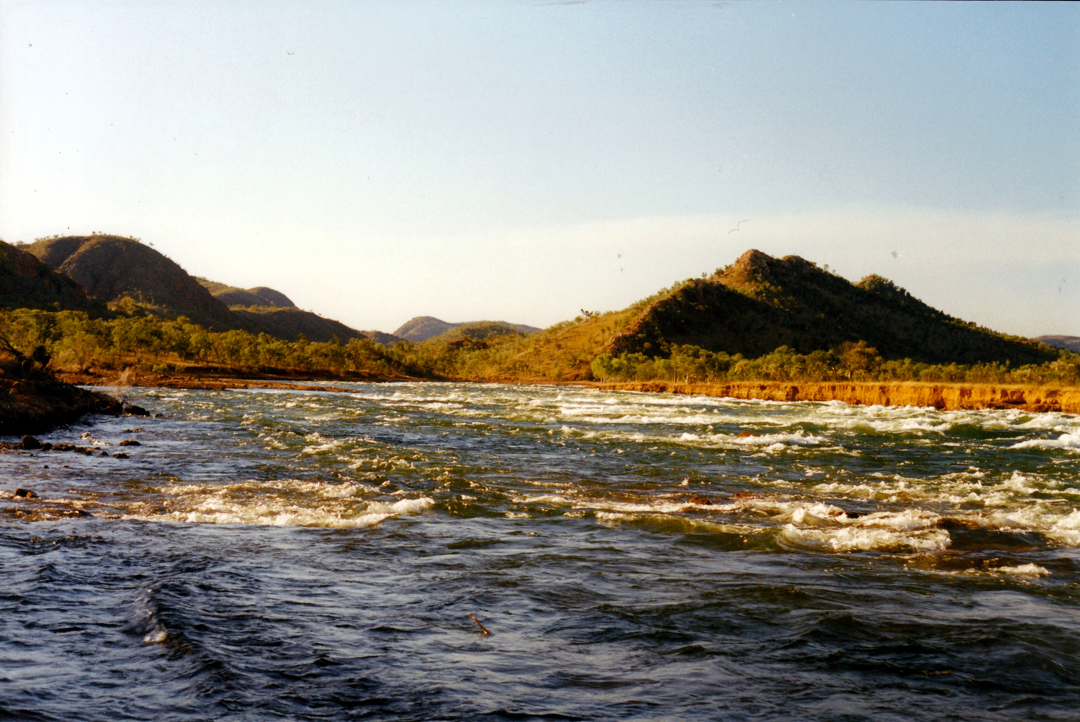 06-27-2000 06 Lake Argyle spillway creek raging.jpg