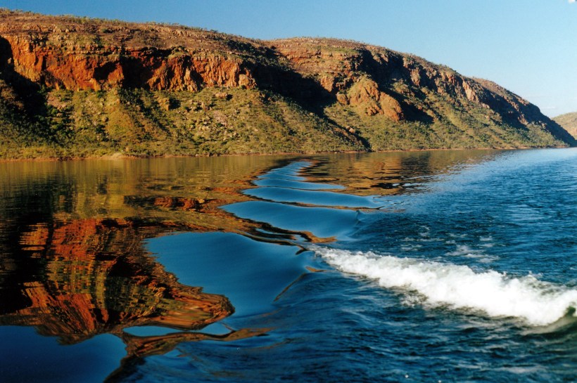 06-28-2000 01 boat wake argyle.jpg