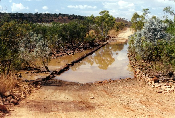 07-14-2000 13 Bindoola Ck ford.jpg