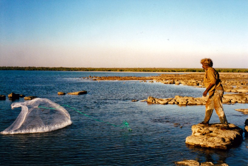 07-28-2000 07 richard using our bait net.jpg