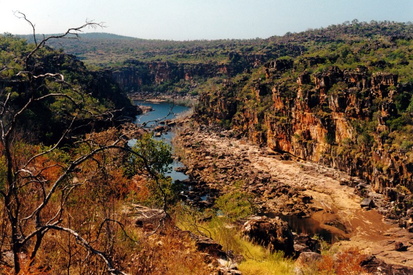 08-06-2000 27 mitchell valley chopper flies down.jpg