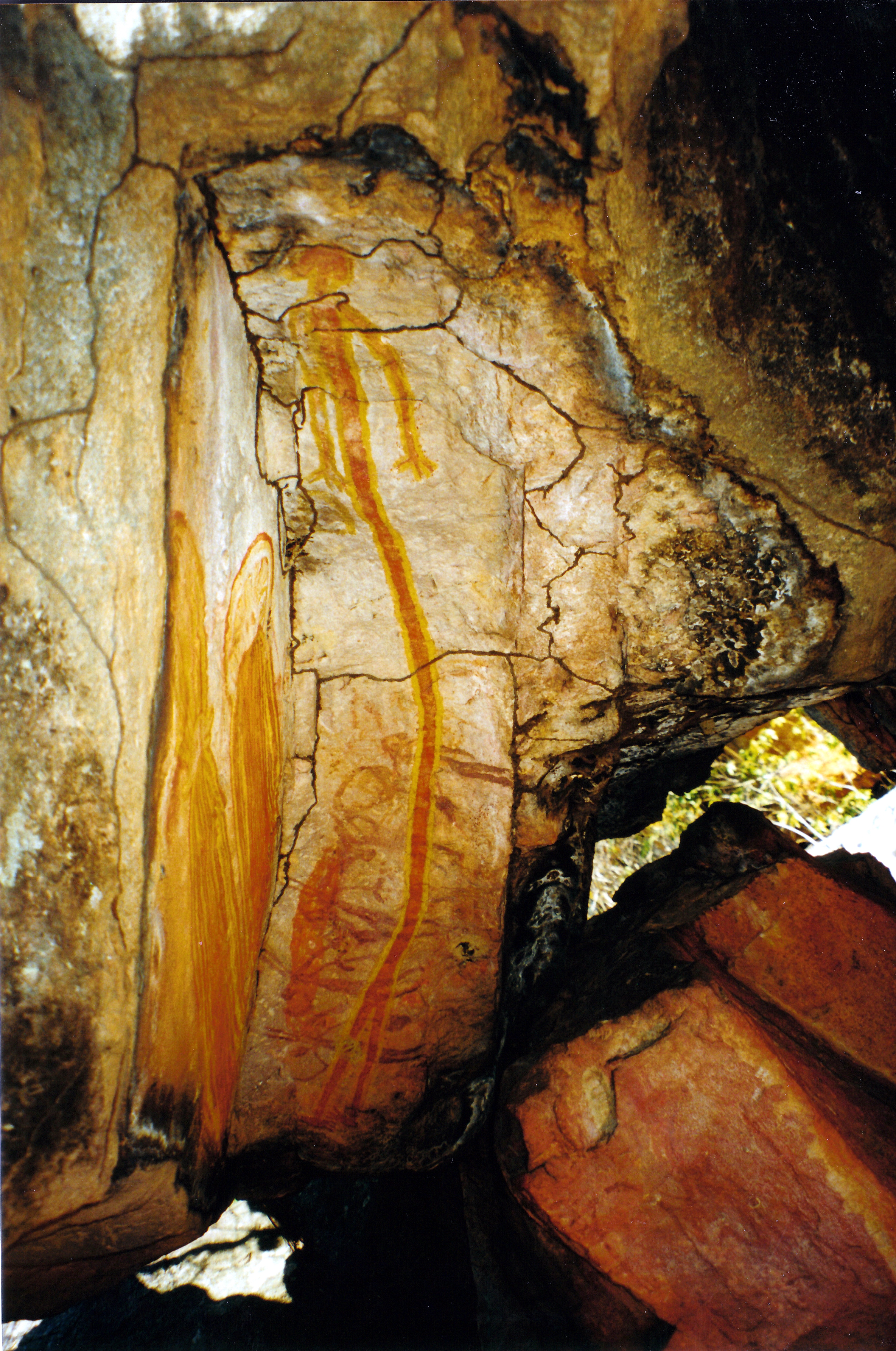 08-08-2000 10 skinny figure rock art King Edward River