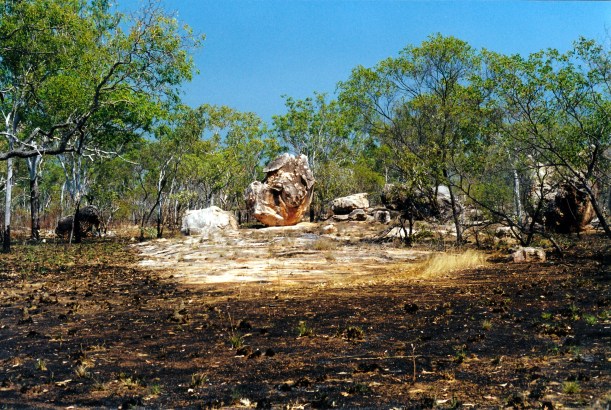 08-08-2000 13 King Edward River rocks at art site.jpg
