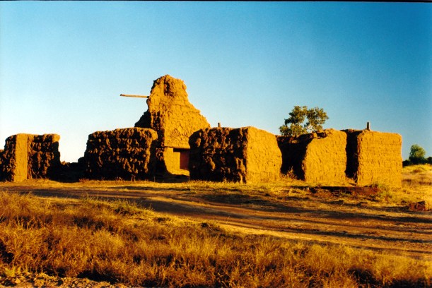 08-16-2000 06 ruins close.jpg