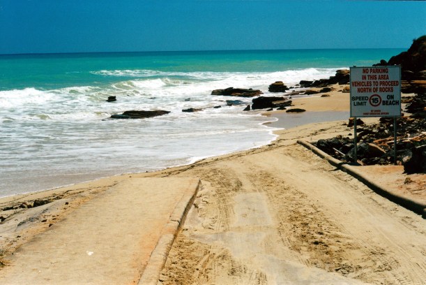 08-30-2000 cable beach high tide.jpg
