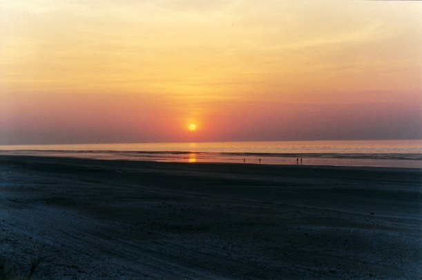 09-11-2000 sunset 80 mile beacg.jpg