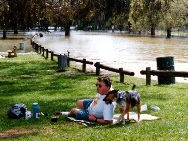 09-22-1996 flooded murray at albury.jpg