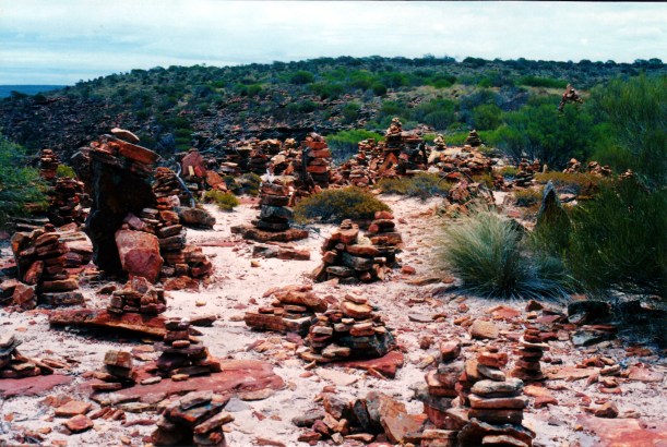 11-16-2000 09 many cairns.jpg