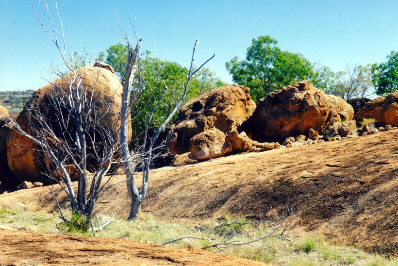 09-25-2001 at the Granites currawinya NP