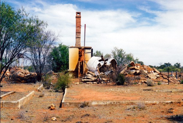 09-26-2001 ruins caiwarro hs.jpg