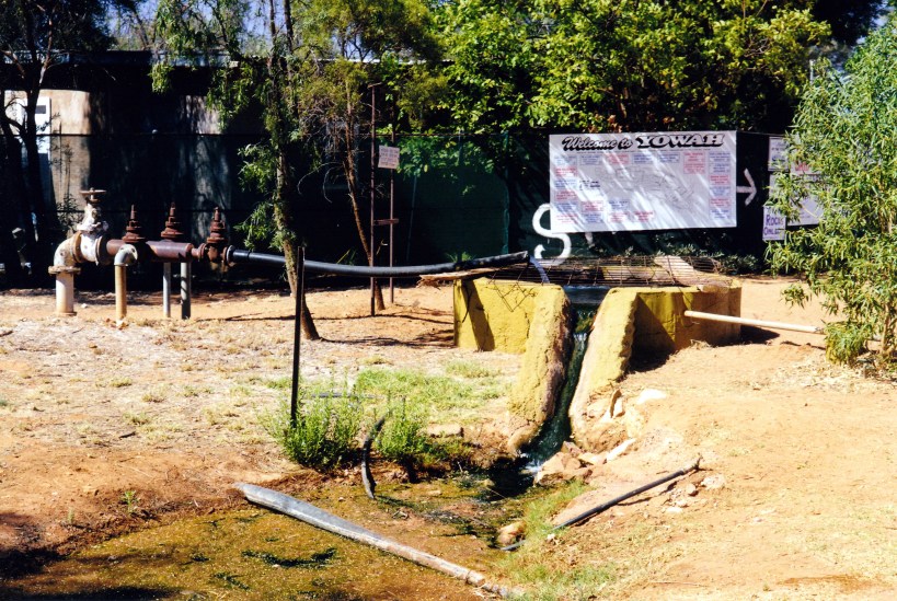 09-29-2001 yowah artesian bore.jpg