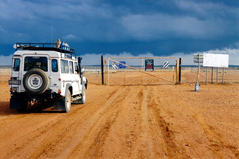 10-01-2001 Warri Gate and truck.jpg