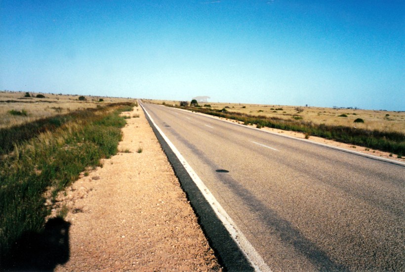 11-28-2000 01 Highway 1 west of Caiguna.jpg