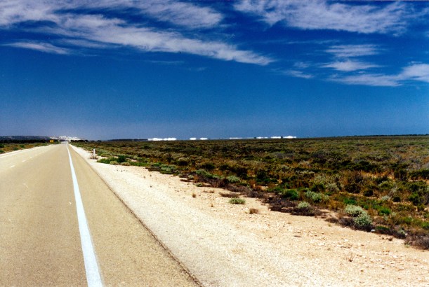 11-29-2000 02 eucla dunes.jpg