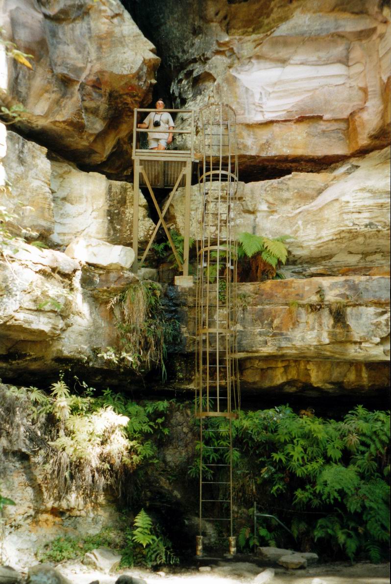 Resize of 05-02-2002 04 ladder to ampitheatre.jpg