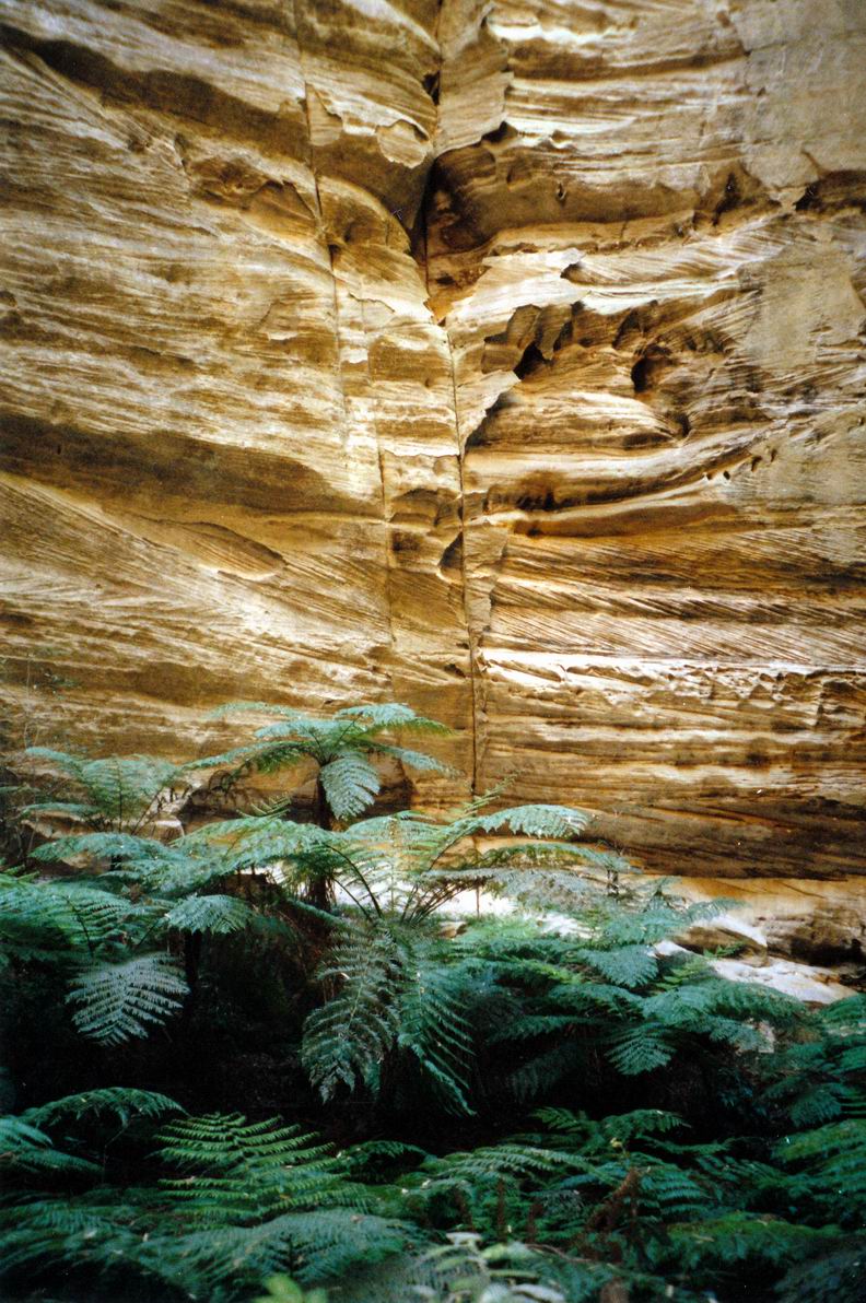 Resize of 05-02-2002 08 ampitheatre walls