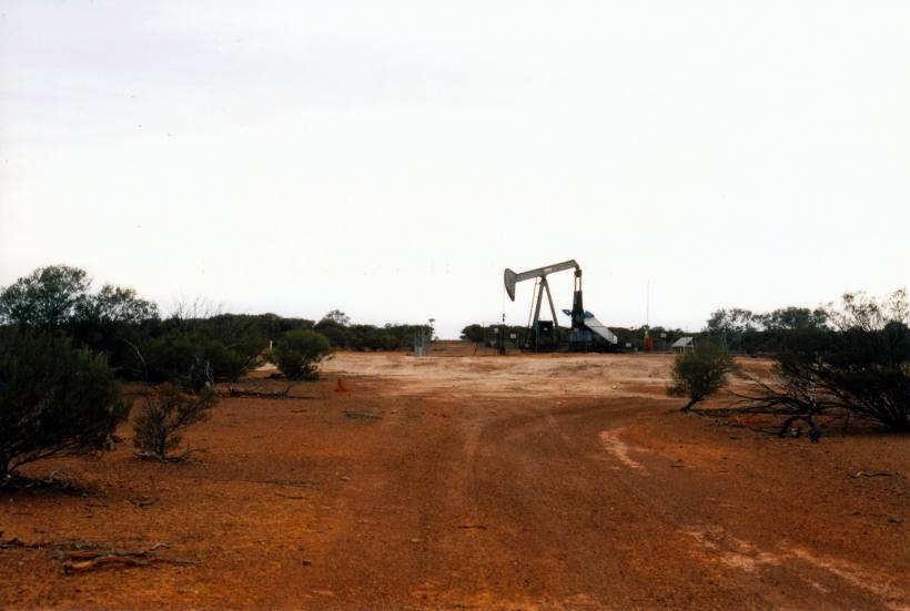 Resize of 05-23-2002 oil rig pinkilla tk.jpg