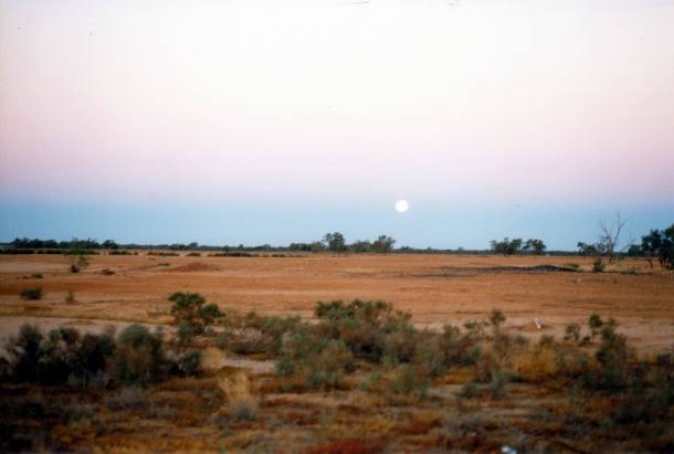 Resize of 05-26-2002 Eromanga full moon rising