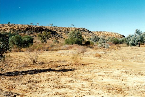 Resize of 06-01-2002 07 scarp where we walked from near camp