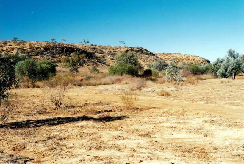 Resize of 06-01-2002 07 scarp where we walked from near camp