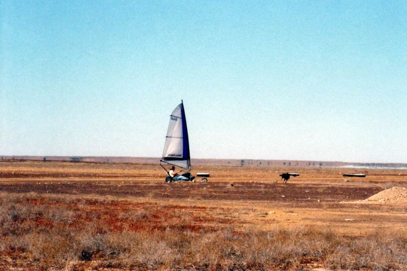 Resize of 06-02-2002 03 the Rangers wind ski Diamantina NP.jpg