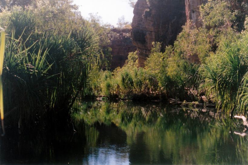Resize of 07-06-2002 02 entrance to lower gorge at cascades LHNP.jpg