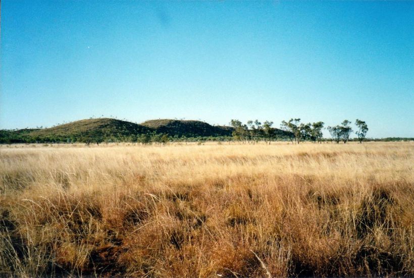 Resize of 07-26-2002 02 Constance Range on Lawn Hill Station.jpg