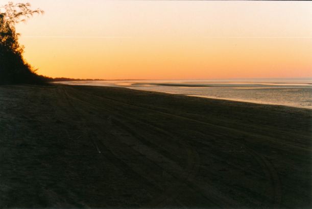 Resize of 08-24-2002 20 Wollogorang beach sunset