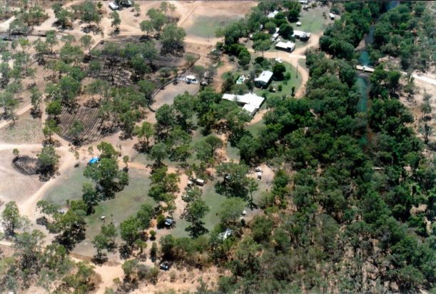 Resize of 09-08-2002 14 Escott and campground and us