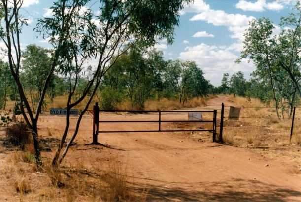 Resize of 09-16-2002 02 on Bowthorn track.jpg